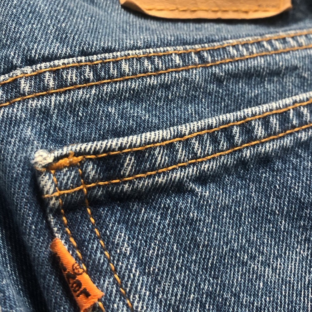 Orange tab Levi